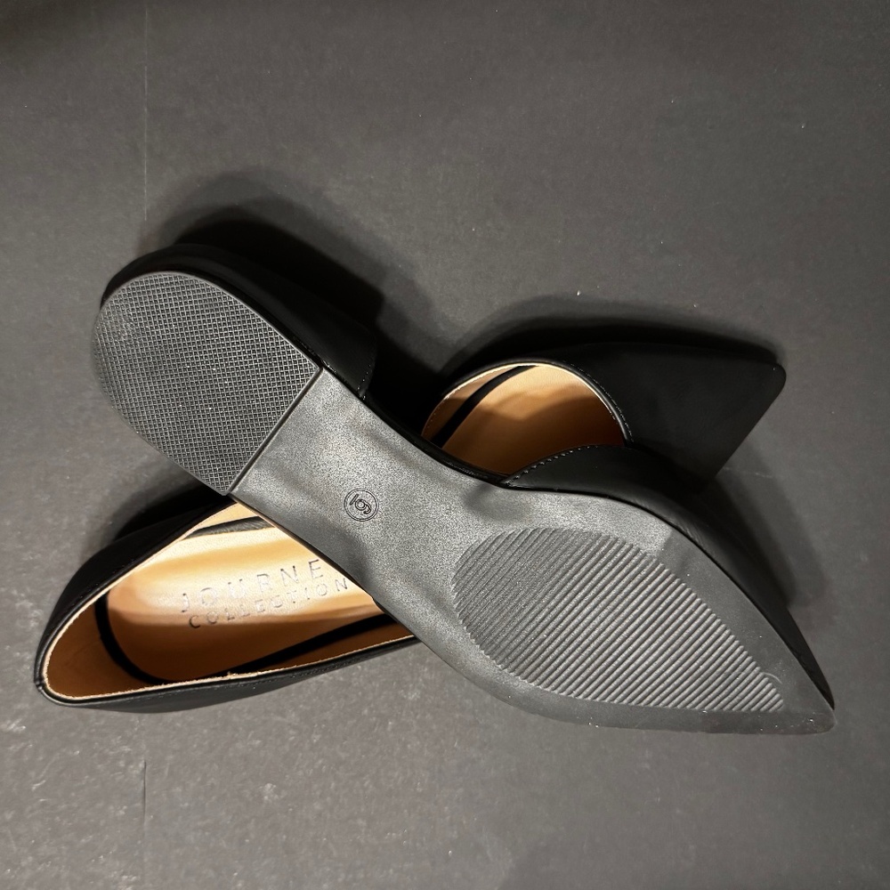 Flats by Journey Collection. Size 6. Black. - Picture 2 of 6